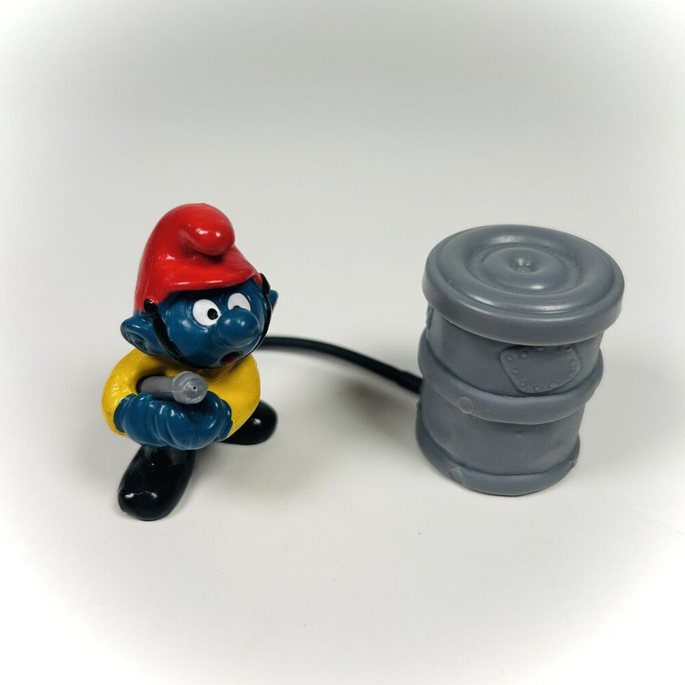 Smurfs - 40216 - Fireman Super Smurf with Barrel and Hose PVC Figure 1981 Peyo